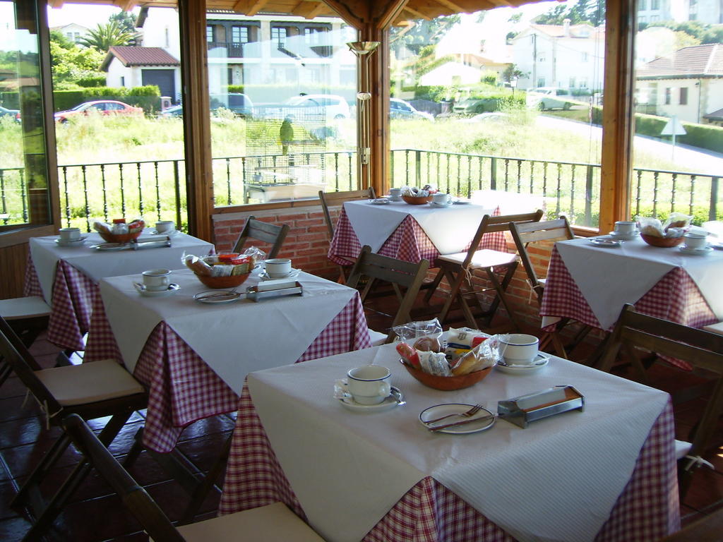 Pension Bella Vista Cobreces Exterior photo